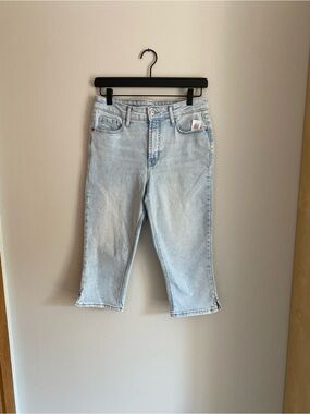 NWT Old Navy Light Blue Cropped Capri Jeans